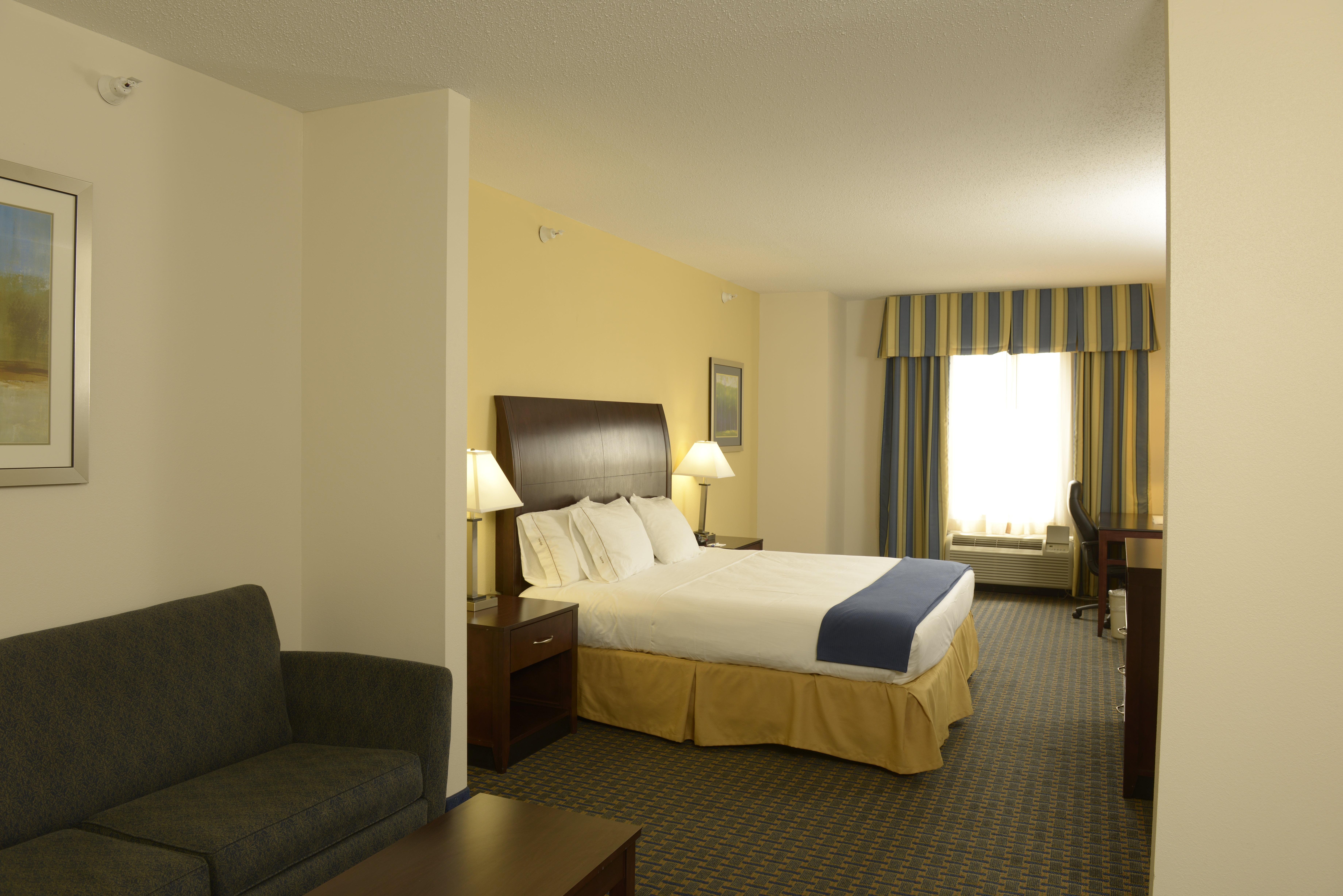 Holiday Inn Express & Suites Wilson-Downtown By Ihg Buitenkant foto