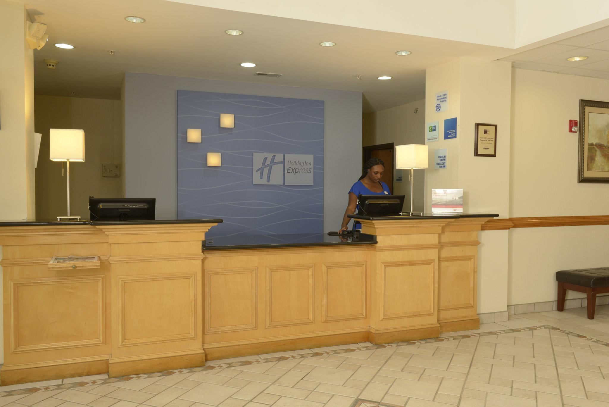 Holiday Inn Express & Suites Wilson-Downtown By Ihg Buitenkant foto